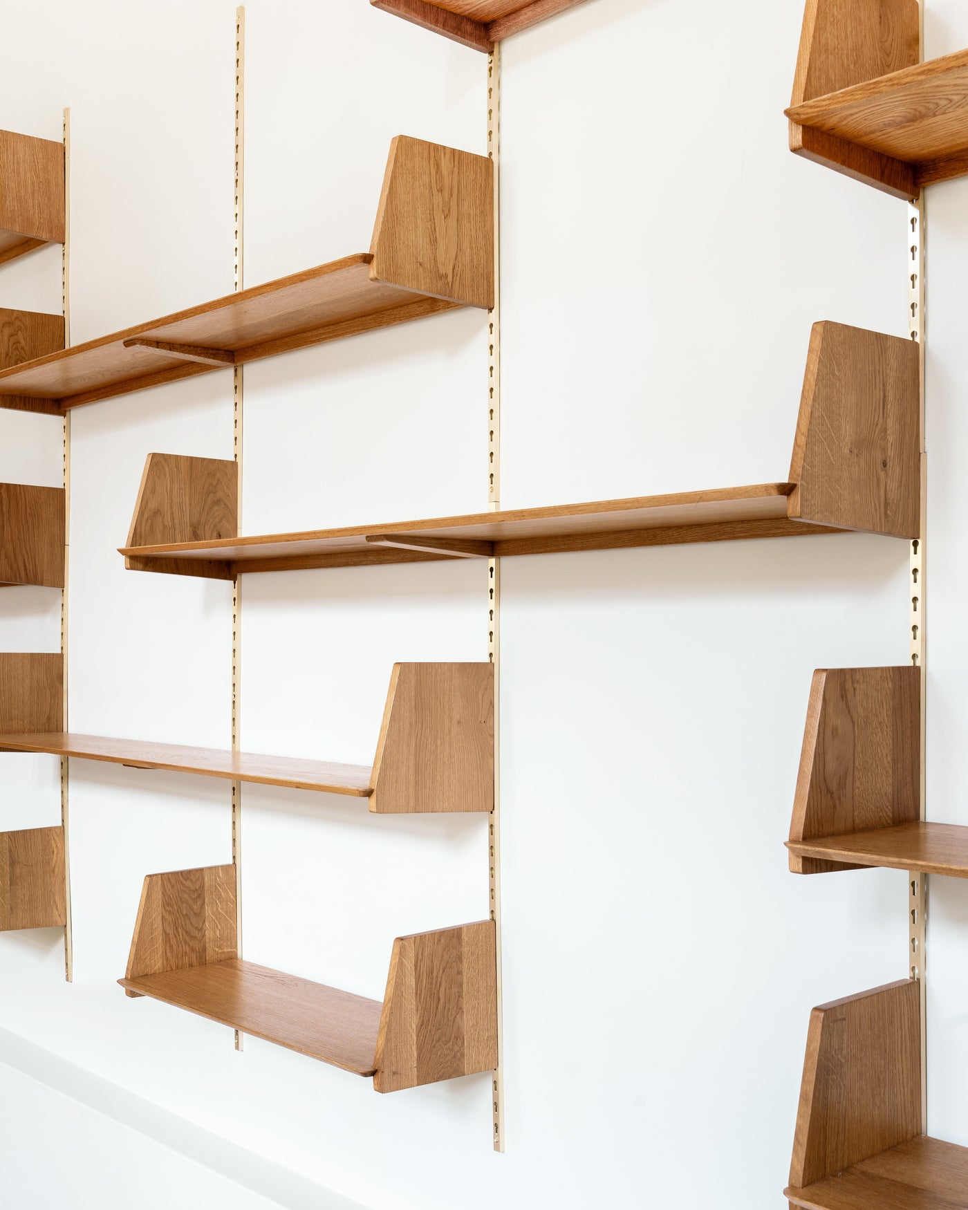 Wall Unit • E